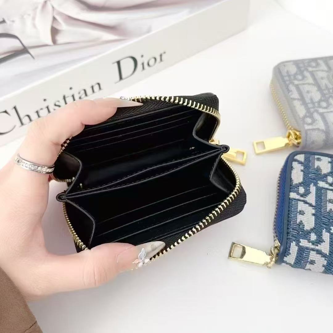 Portafoglio con livelli di ricamo alla moda