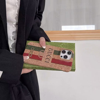 Custodia per telefono con design color legno per iPhone
