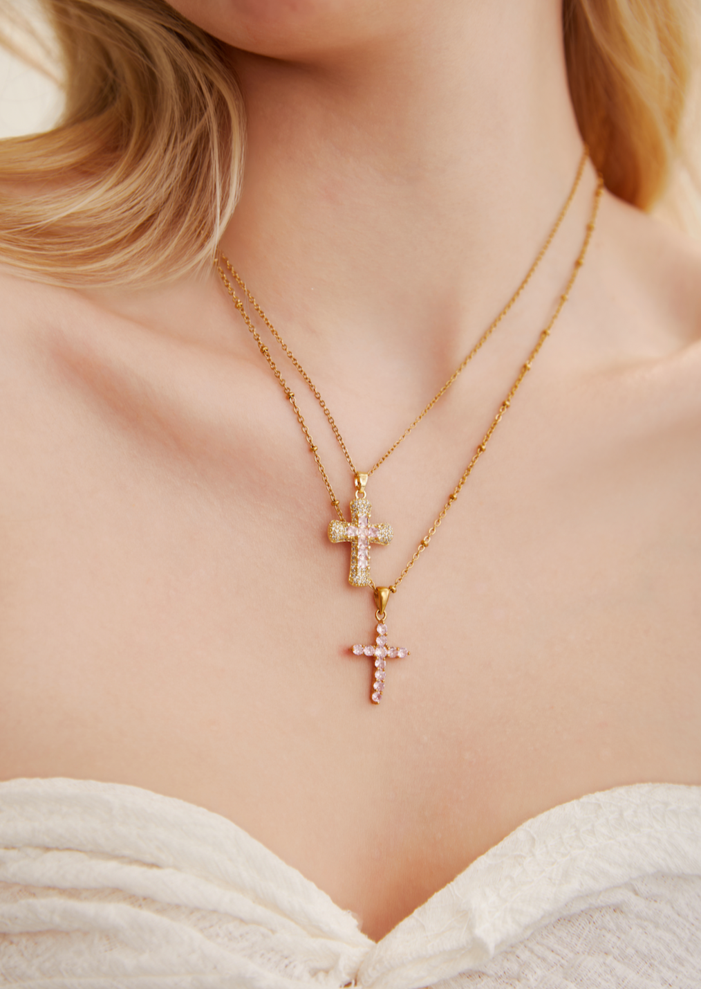 Grace Rosa goldene Kreuzkette