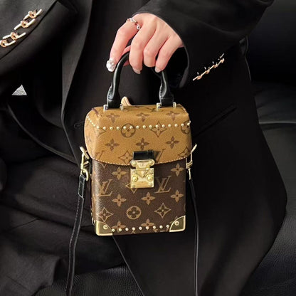 Capacity Classic Chain Phone Bag