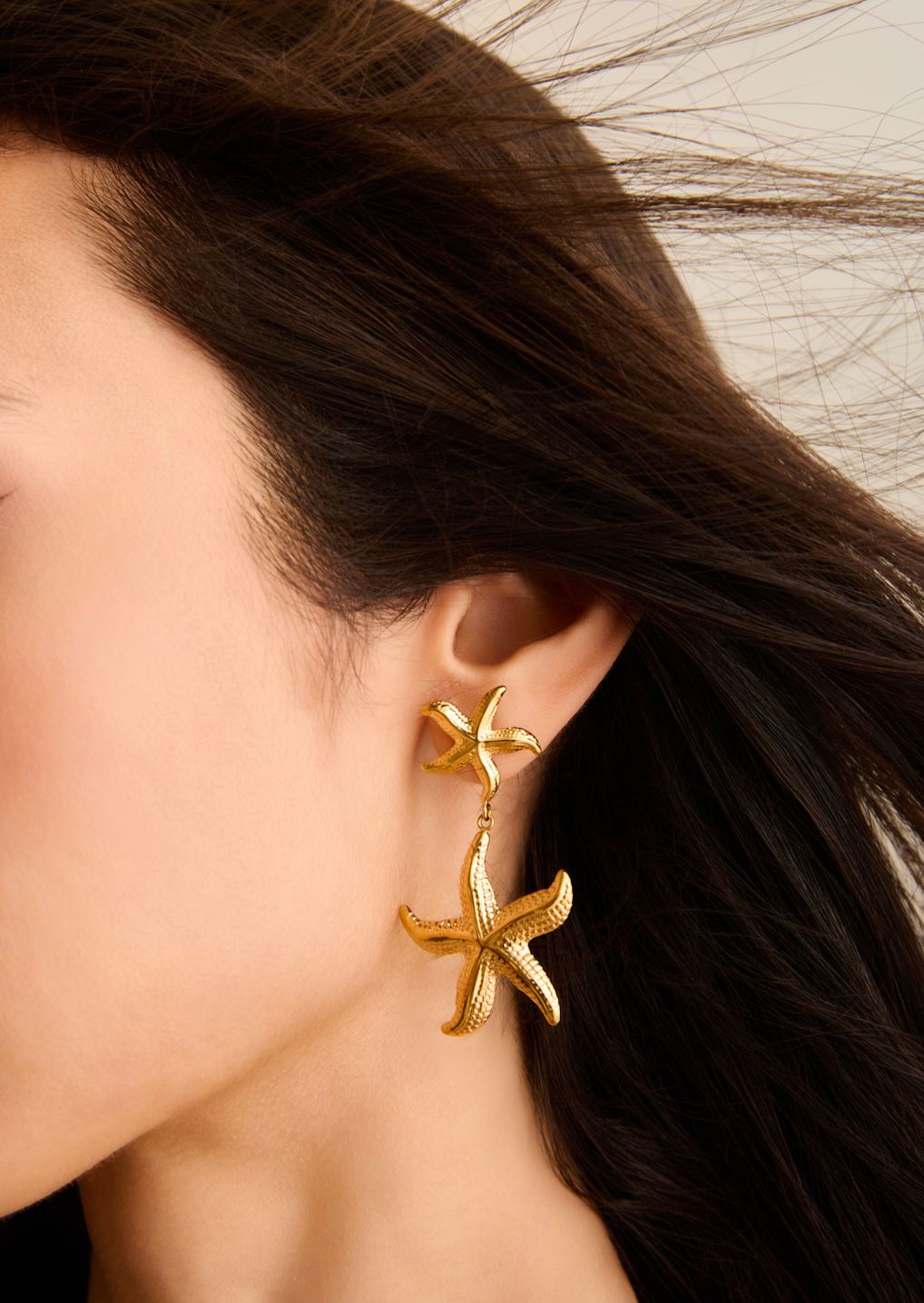 Goldene Ohrringe „Natalia“ mit Seesternen