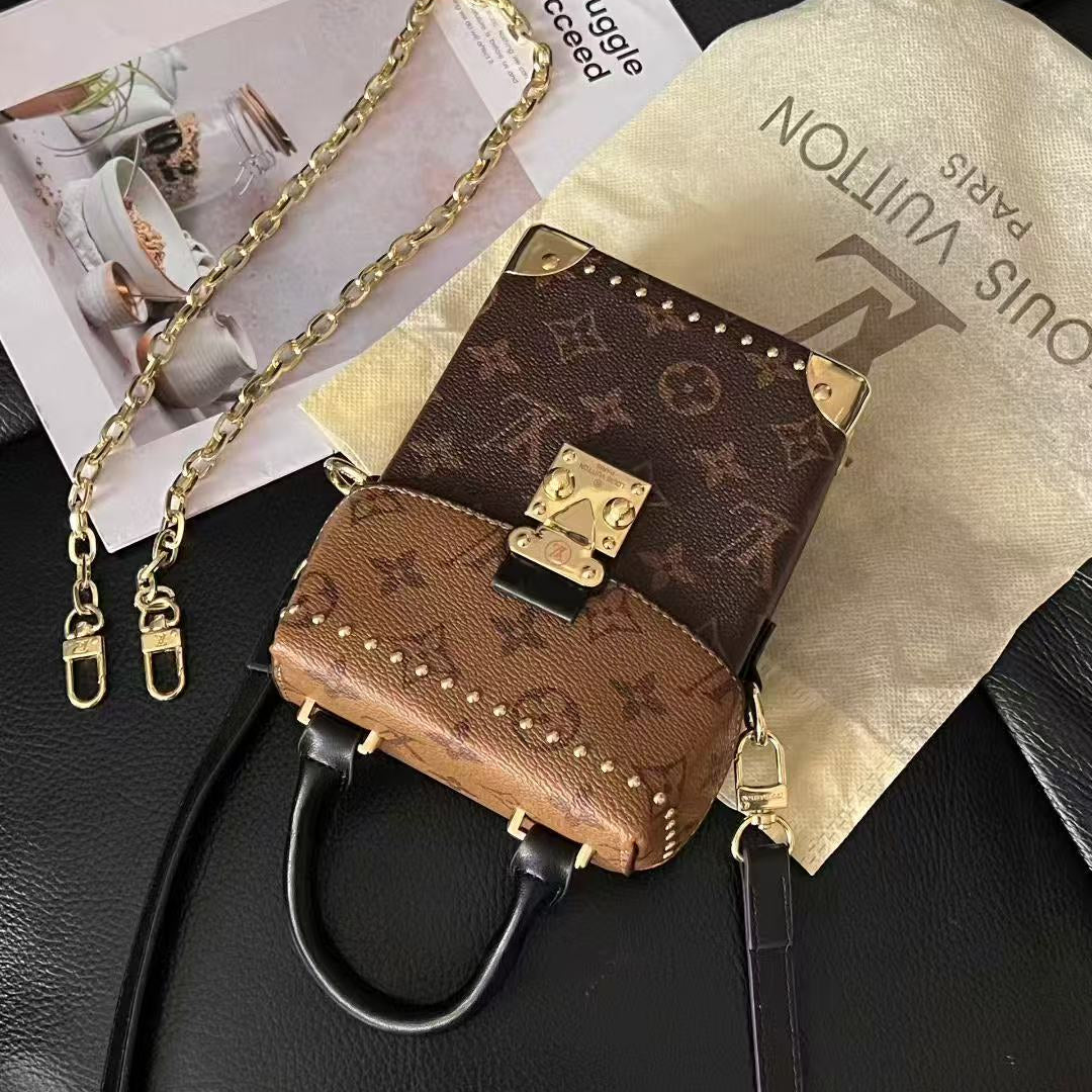 Capacity Classic Chain Phone Bag