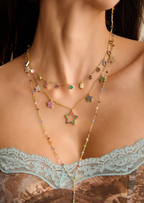 Goldene Halskette mit Regenbogensternen