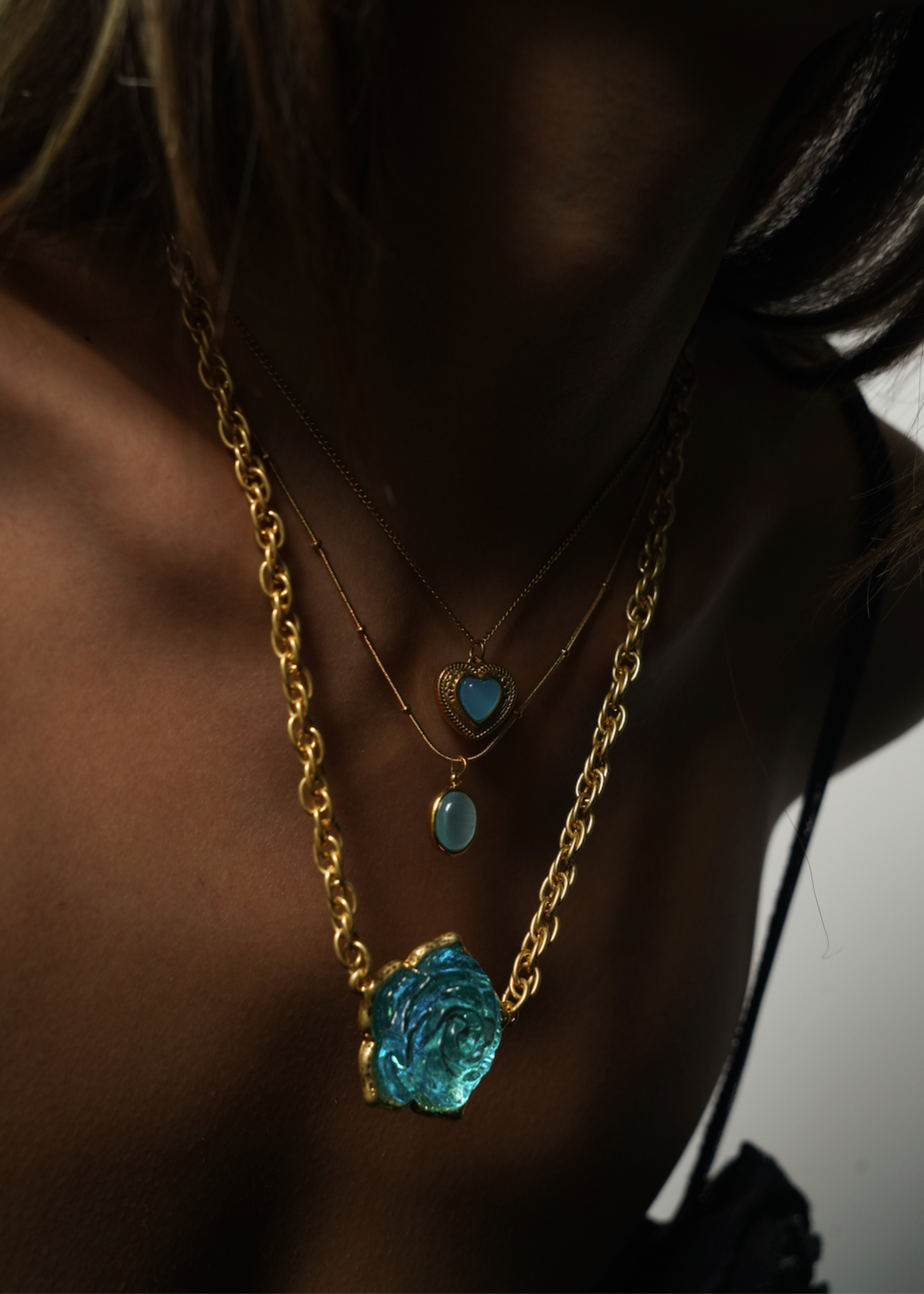 Collana dorata con cuore blu di Augusto