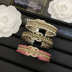 Goldenes Kettenarmband mit Anhänger