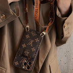 Braune Handyhülle mit Halter für iPhone