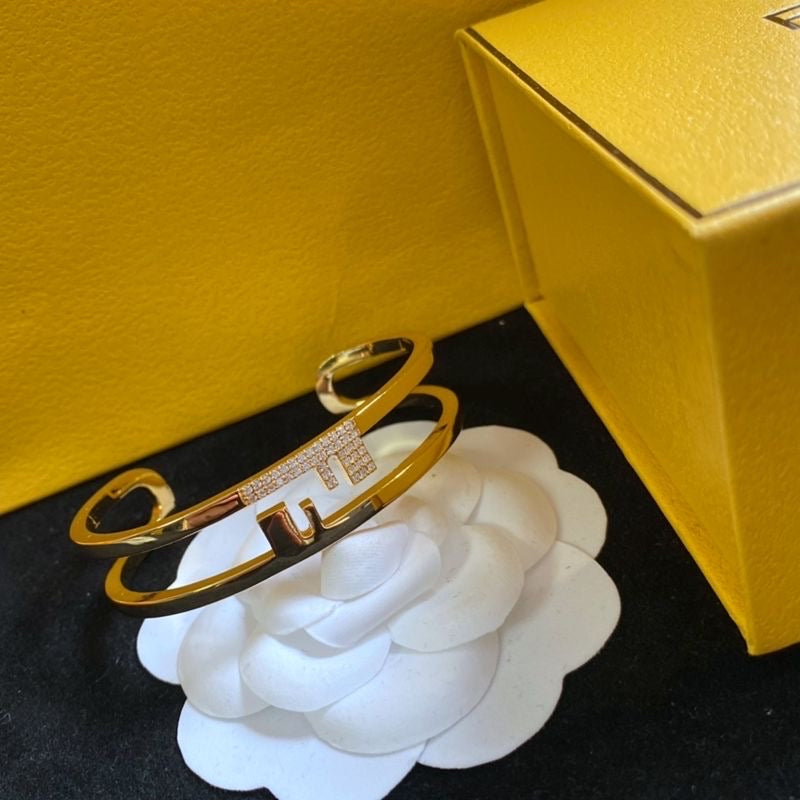 Goldenes Buchstaben-Kettenarmband