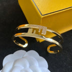 Goldenes Buchstaben-Kettenarmband