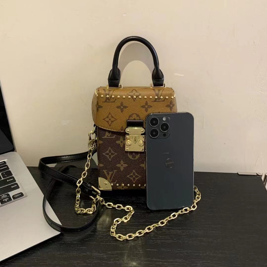 Stilvolle Metallic-Tasche für tragbare Geräte