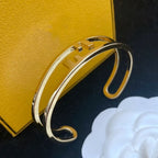 Goldenes Buchstaben-Kettenarmband