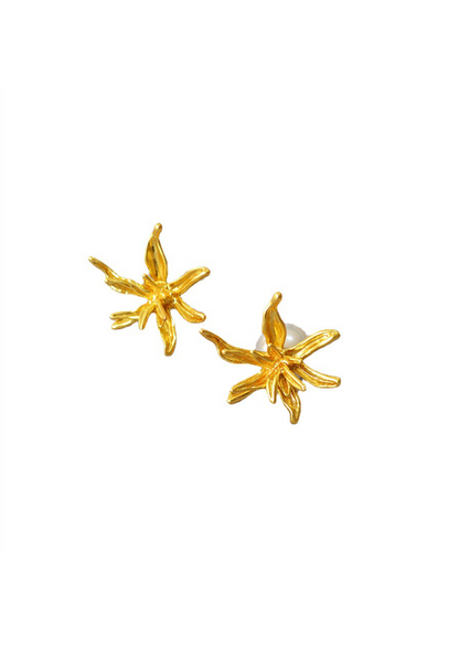 Artsy Ann – Huggie-Ohrringe mit goldenen Perlen