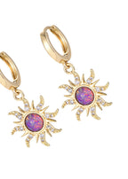 Kasey – Goldene Ohrringe mit rosa Sonnenopal