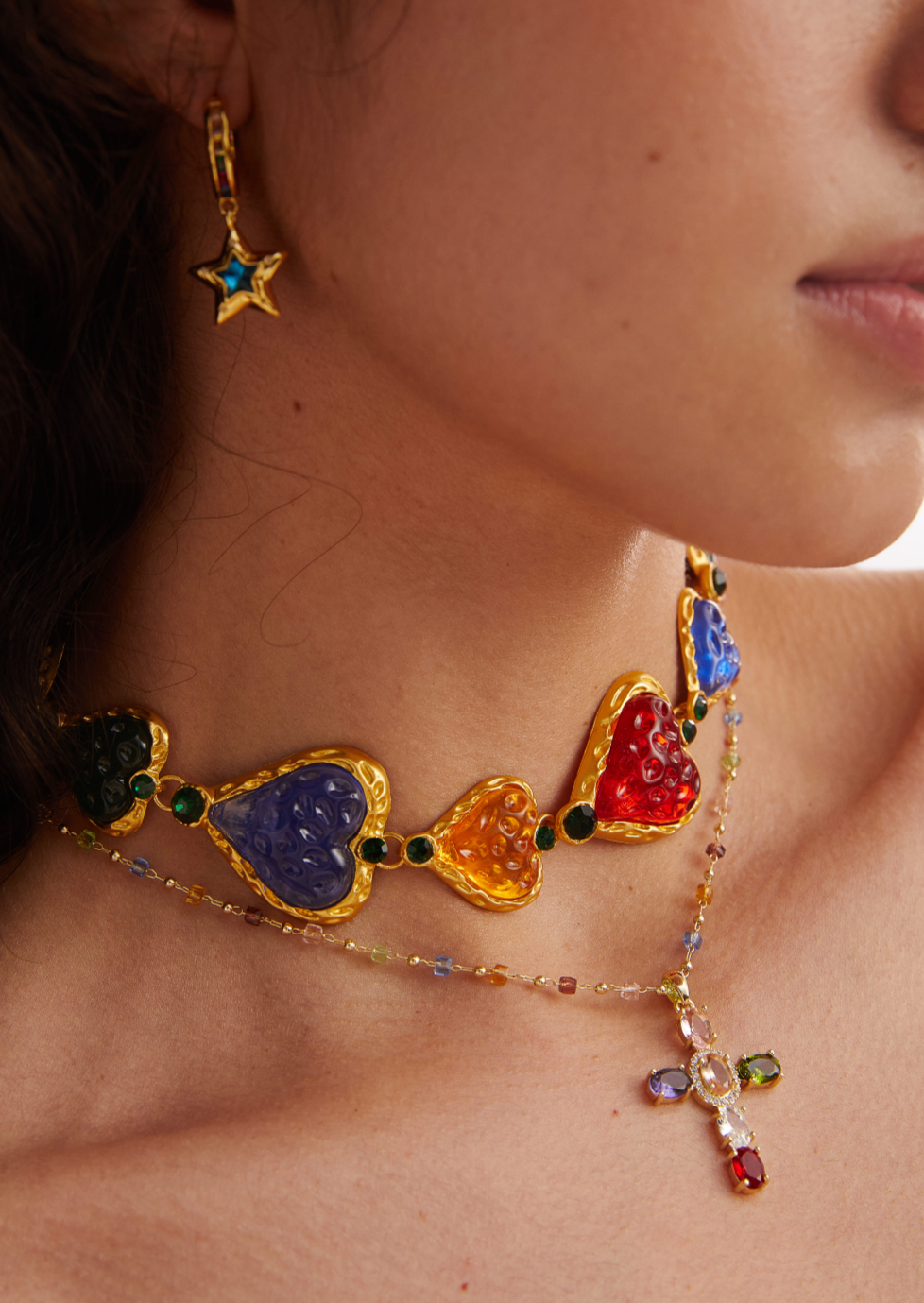 Collana dorata con croce di cristallo colorato Geraldine