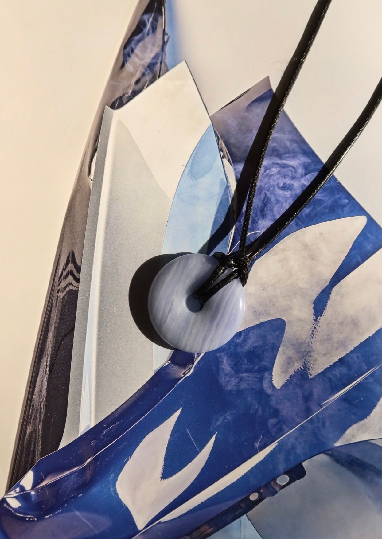 Collana con cordino con ciondolo