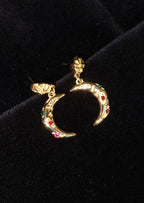 Goldene Mondohrringe mit farbigen Steinen von Maya