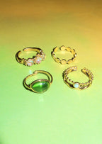 Heiraten Sie den goldenen Mondsteinring