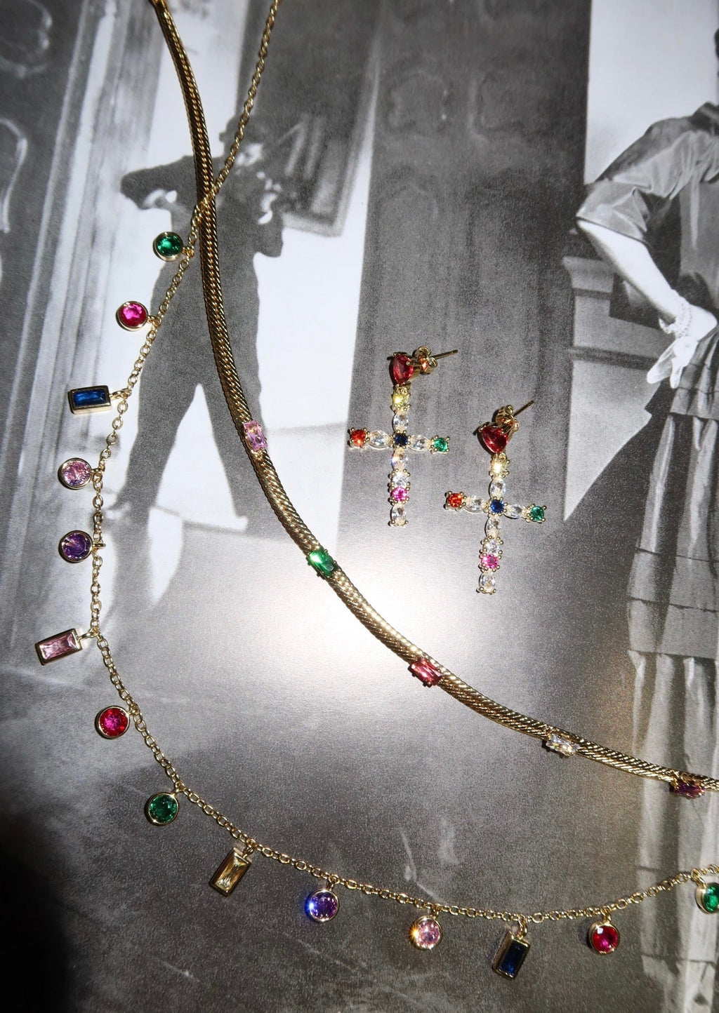 Orecchini a croce colorati Amour Reine