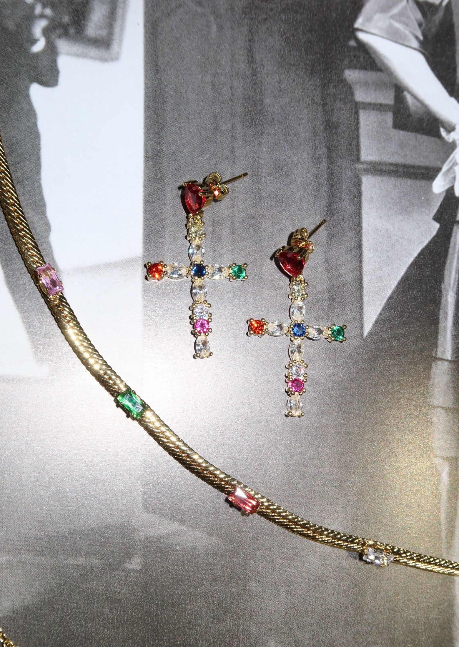 Orecchini a croce colorati Amour Reine