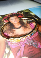 Leela Goldenes Armband mit bunten Steinen