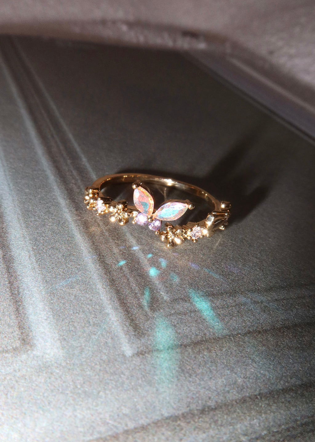Mini Lila Schmetterling Goldener Ring