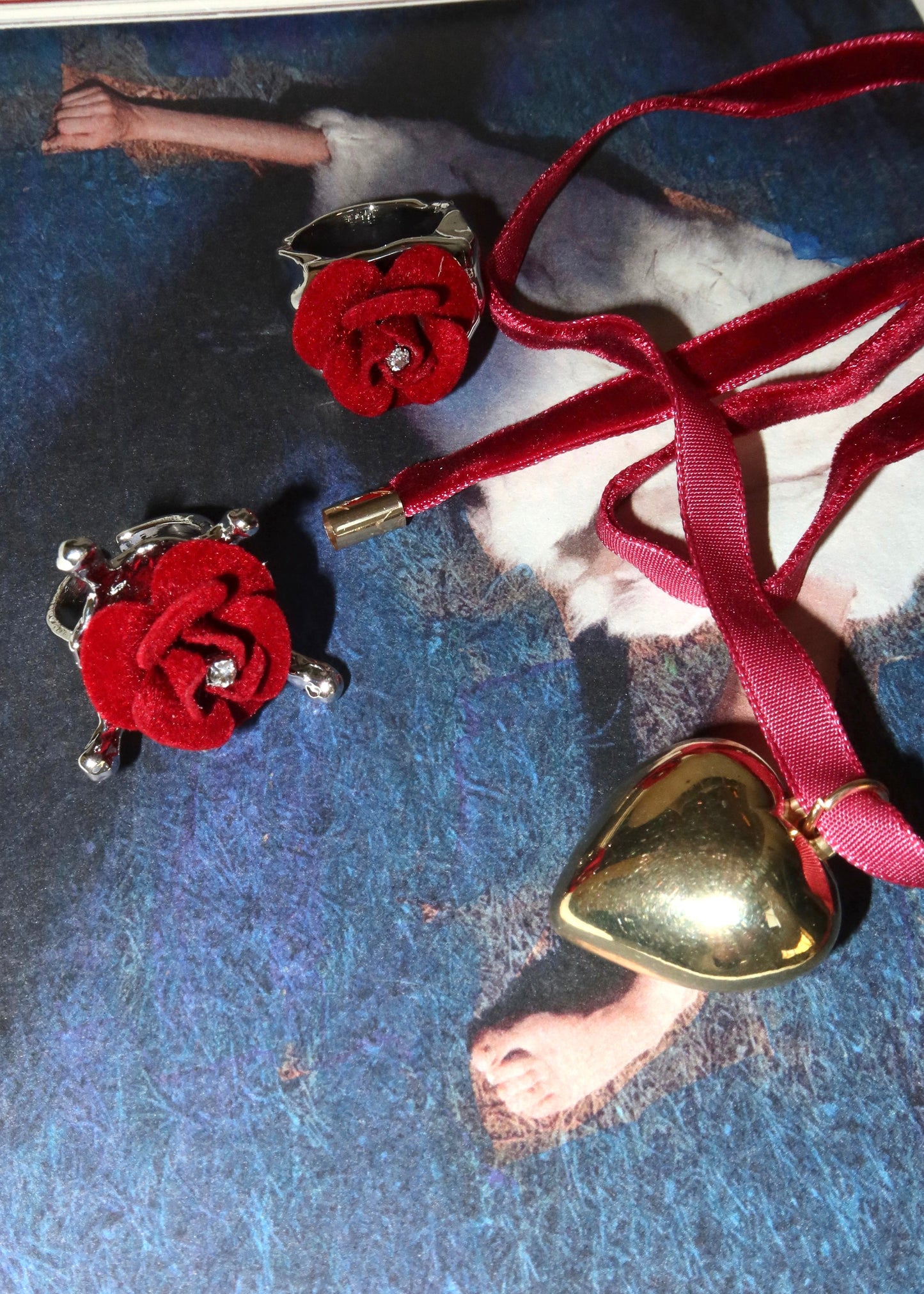 Isabelle In Bordeaux Love Velvet Goldene Halskette