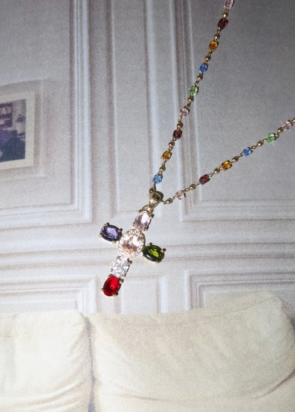 Collana dorata con croce di cristallo colorato Geraldine