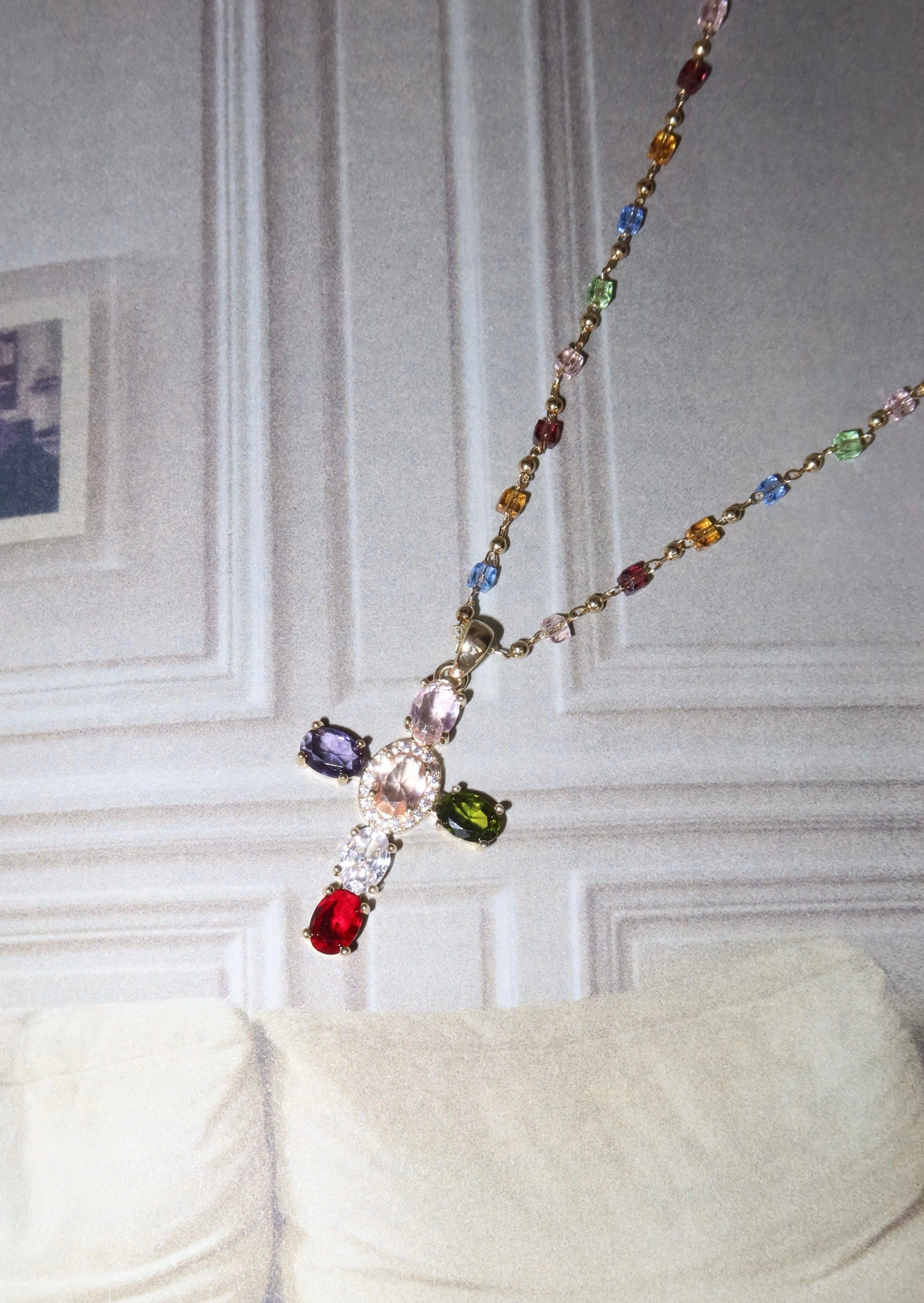 Geraldine Bunte Kristallkreuz-Goldkette