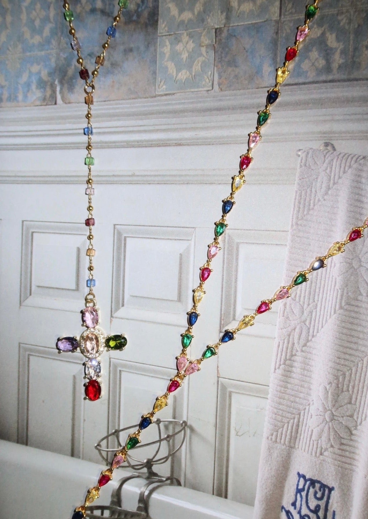 Louise Louise – Bunte Lasso-Halskette