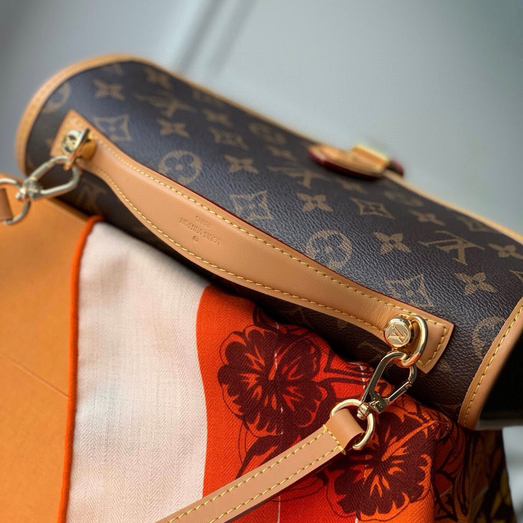 Quadratische braune Modetasche