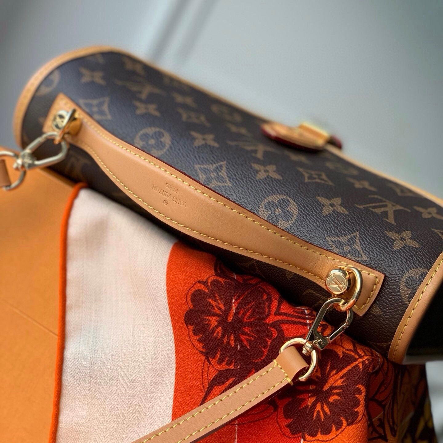 Quadratische braune Modetasche