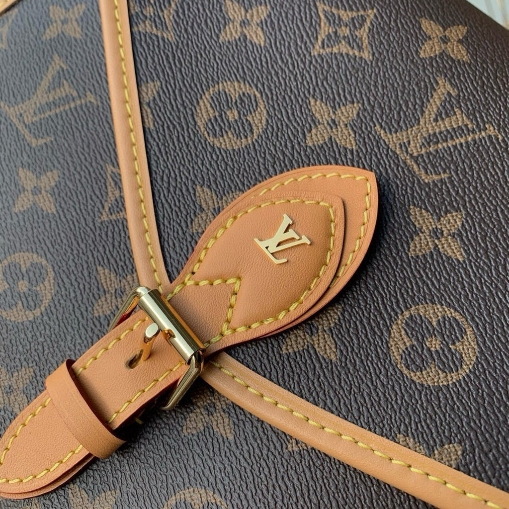 Quadratische braune Modetasche