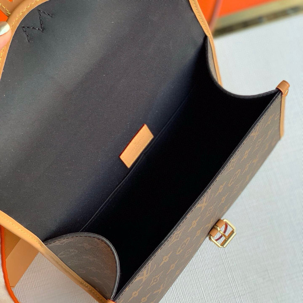 Quadratische braune Modetasche