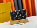 Farbenfrohe, elegante Umschlagtasche