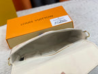 Farbenfrohe, elegante Umschlagtasche