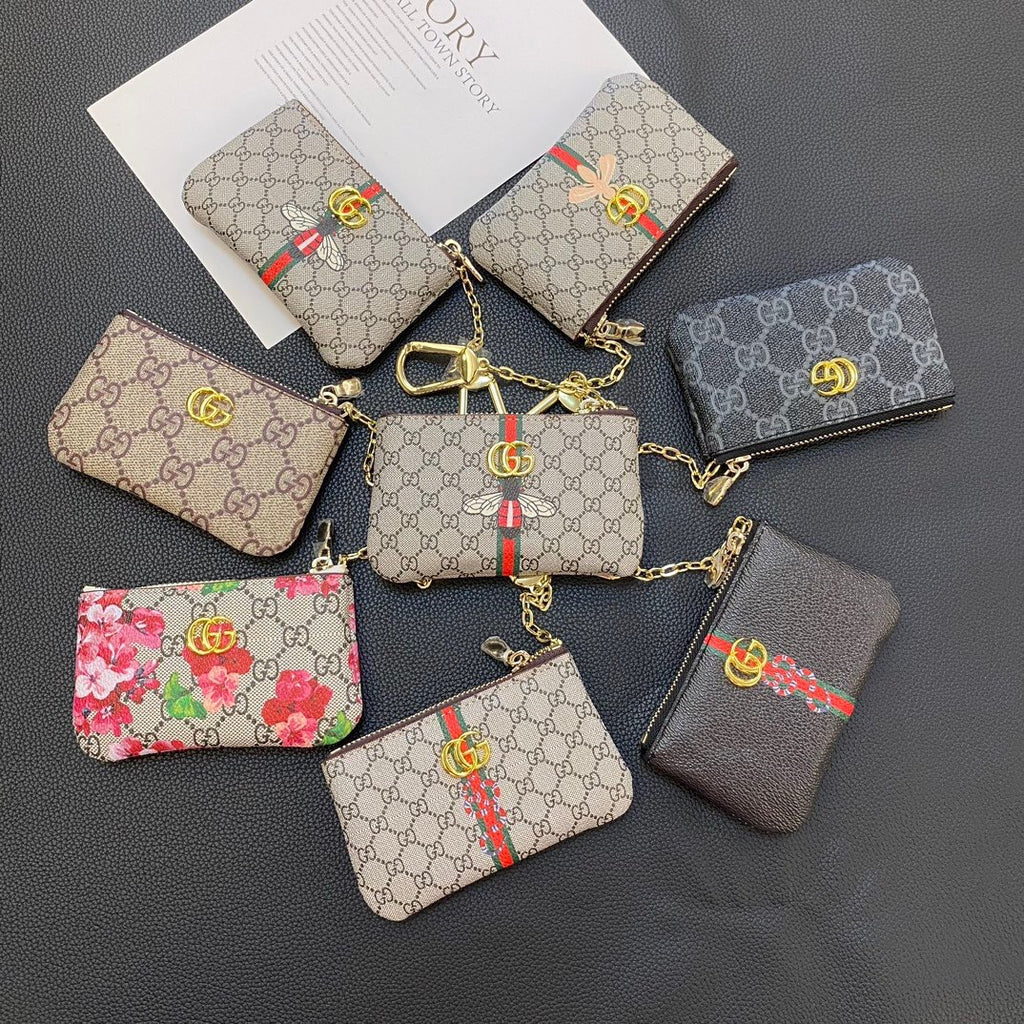 Graue Münzbörse mit Kette