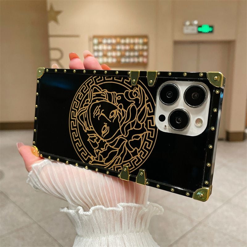 Custodia per telefono nera e dorata per iPhone