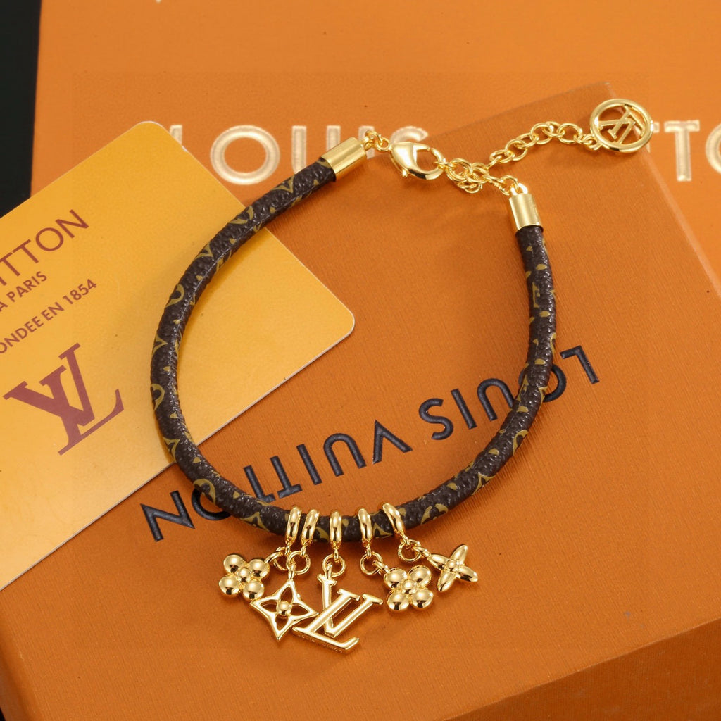 New Love Pendant Leather Bracelet