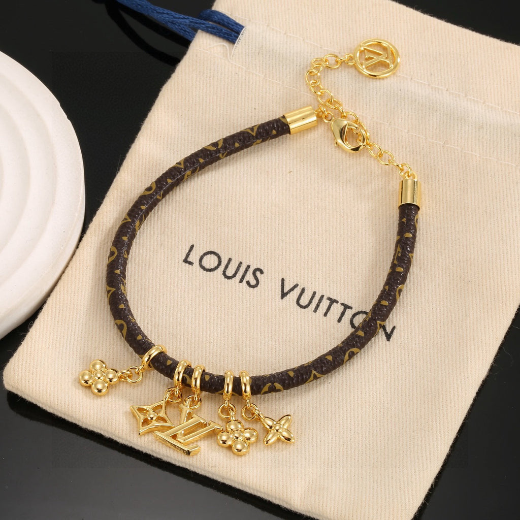 New Love Pendant Leather Bracelet