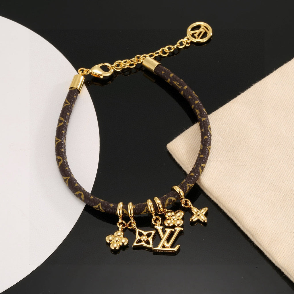 New Love Pendant Leather Bracelet