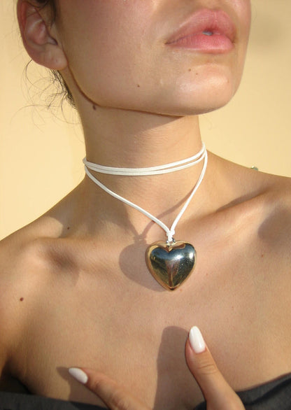Collana a forma di cuore in velluto bianco Isabelle
