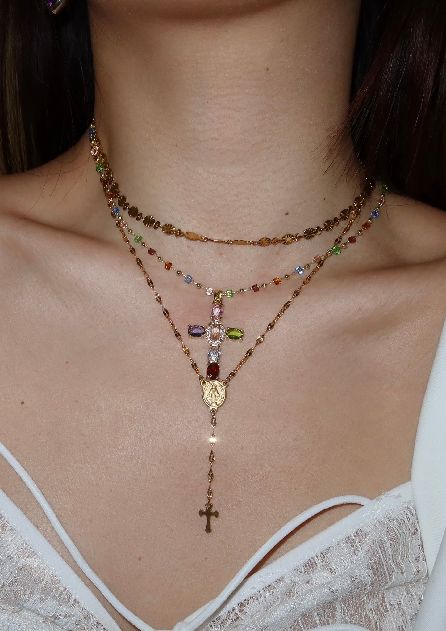 Collana dorata con croce di cristallo colorato Geraldine
