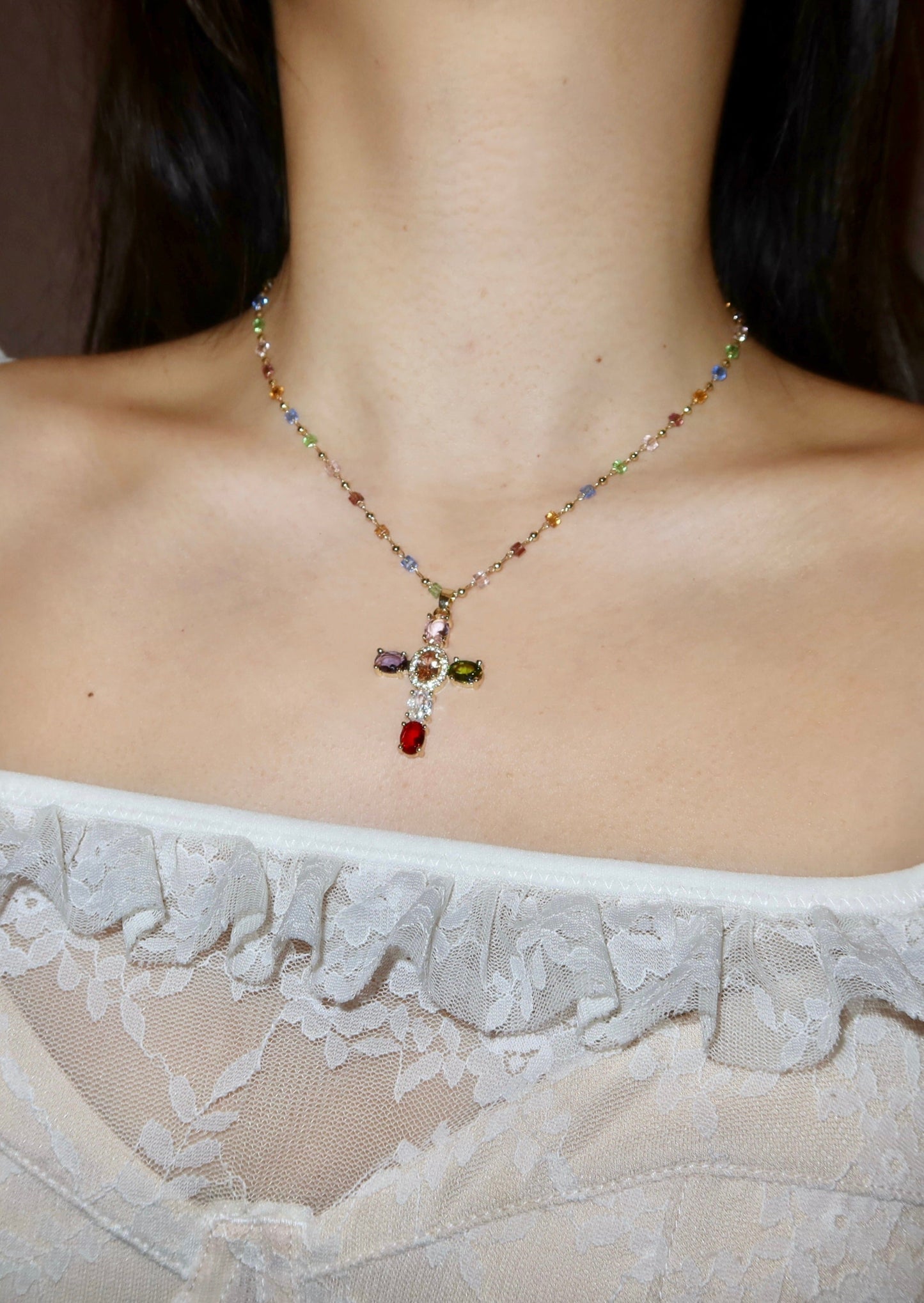 Collana dorata con croce di cristallo colorato Geraldine