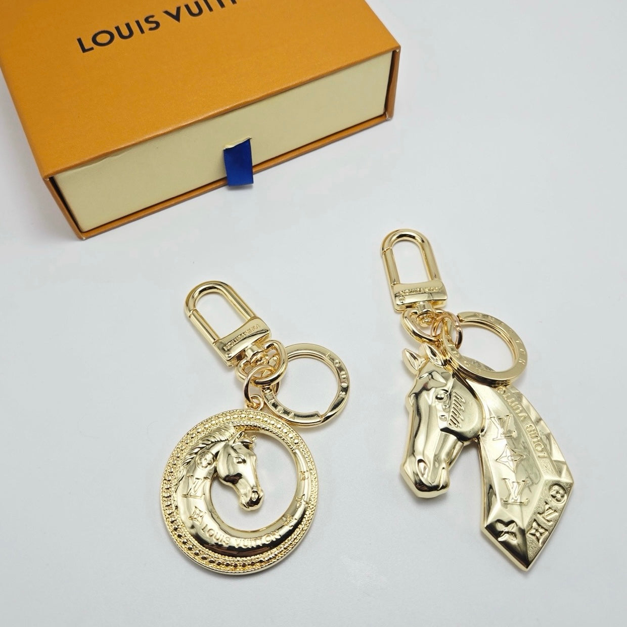 Schlüsselanhänger mit Anhänger aus hochwertigen Metallen