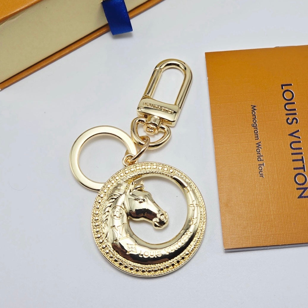 Schlüsselanhänger mit Anhänger aus hochwertigen Metallen