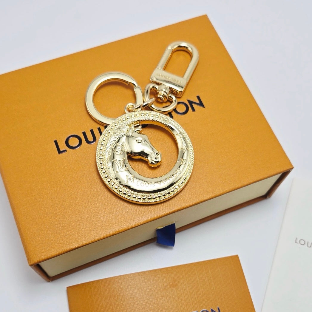 Schlüsselanhänger mit Anhänger aus hochwertigen Metallen