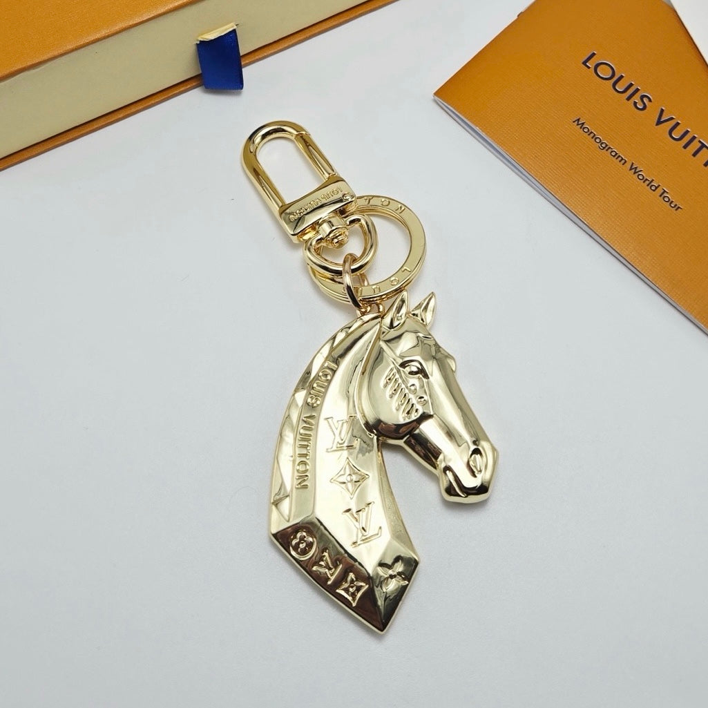 Schlüsselanhänger mit Anhänger aus hochwertigen Metallen