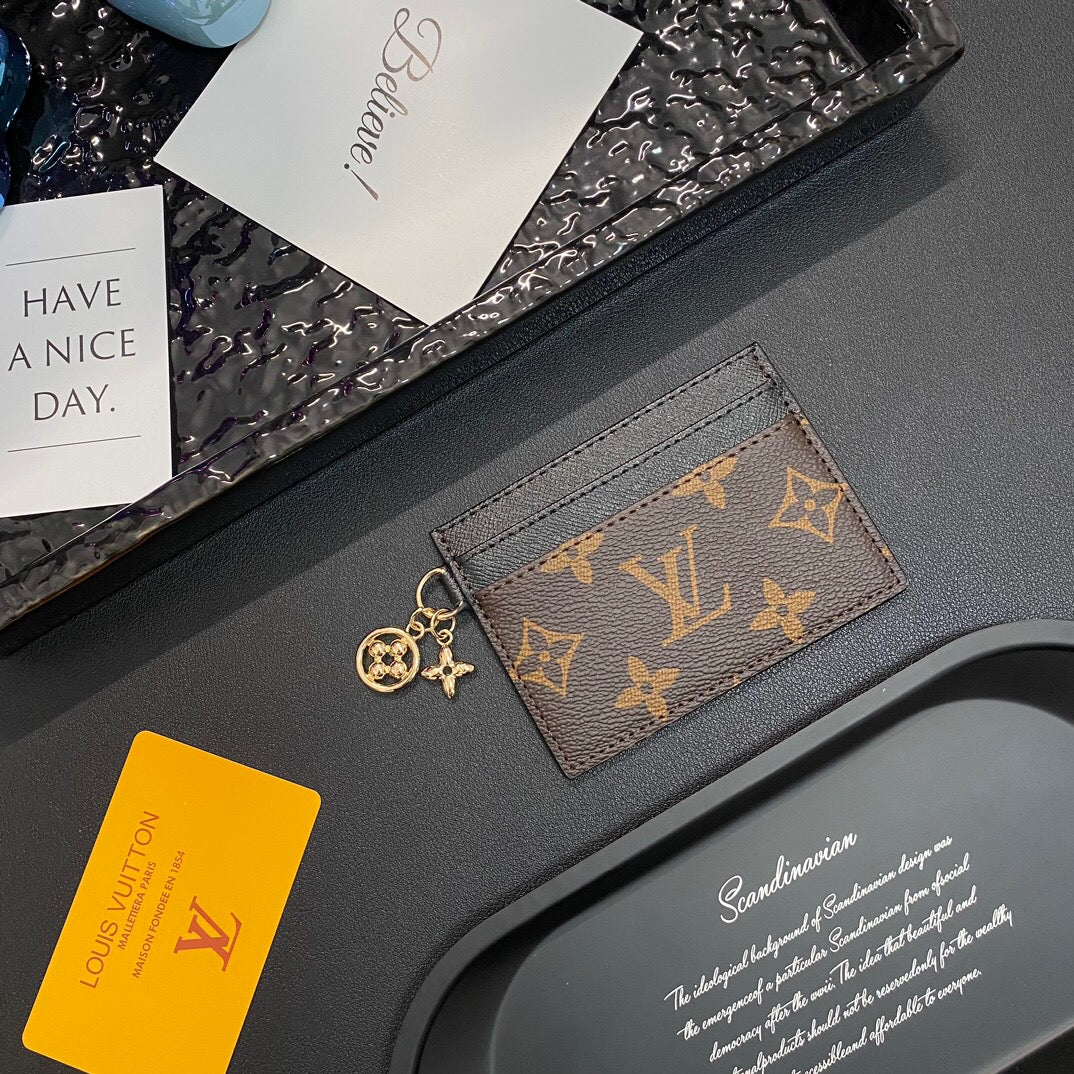 Trendy Münz- und Kartenetui mit Kette