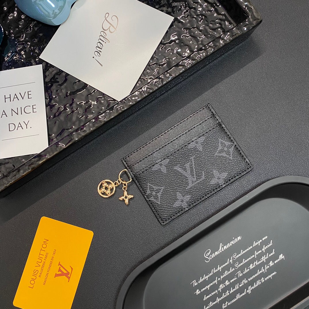 Trendy Münz- und Kartenetui mit Kette