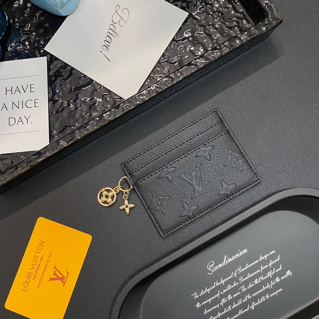 Trendy Münz- und Kartenetui mit Kette