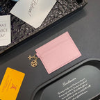 Trendy Münz- und Kartenetui mit Kette